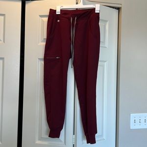 Figs Zamora Jogger Scrub Pant in Burgundy, XS/P